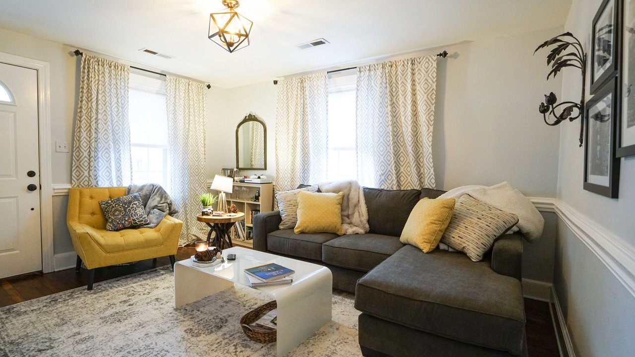 Photo of Livingroom in West Fairfax