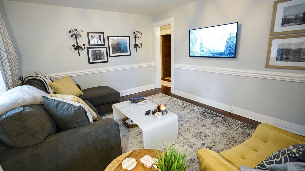 Photo of Livingroom in West Fairfax