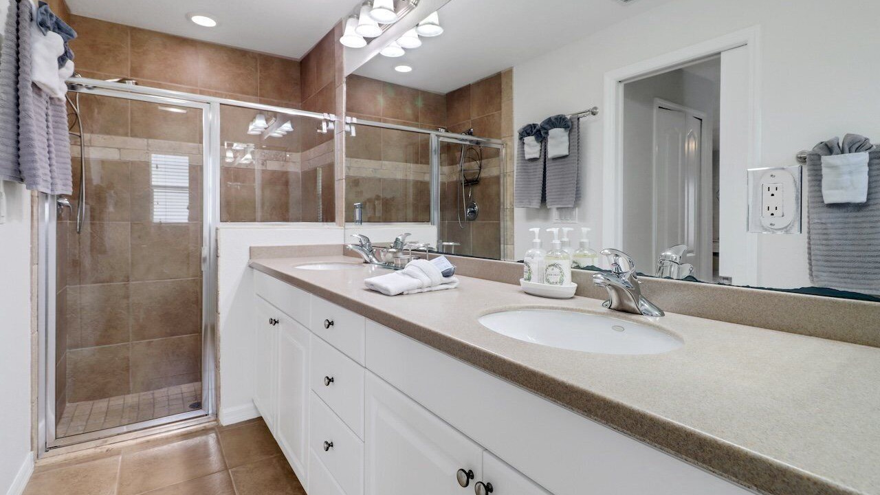 Photo of Bathroom in Trafalgar