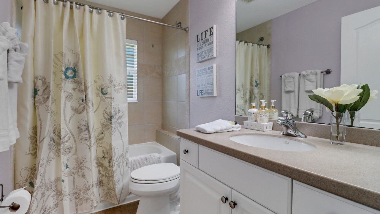 Photo of Bathroom in Trafalgar