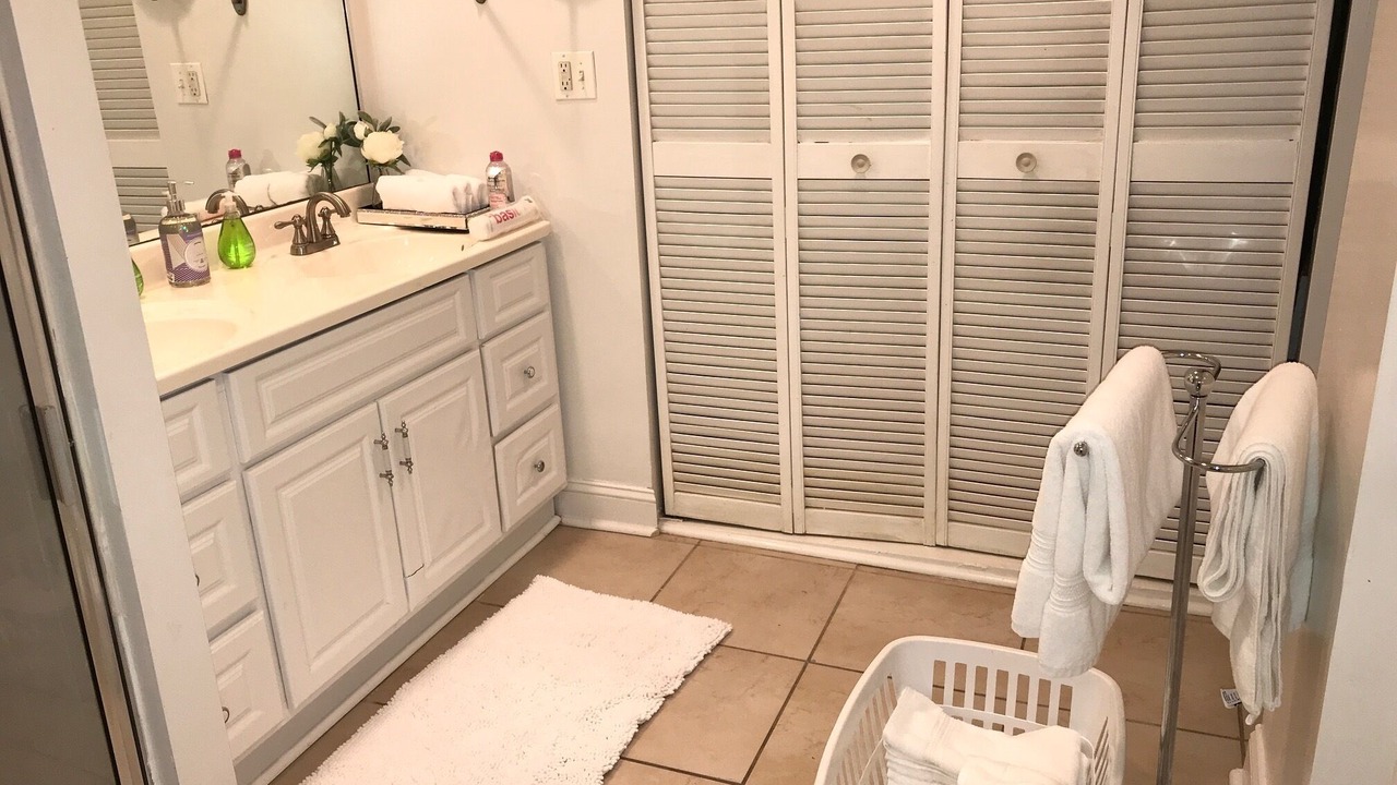 Photo of Bathroom in Cardozo