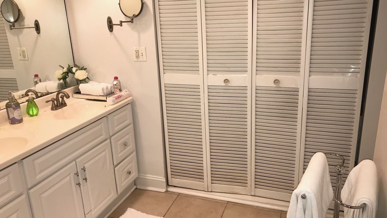 Photo of Bathroom in Cardozo