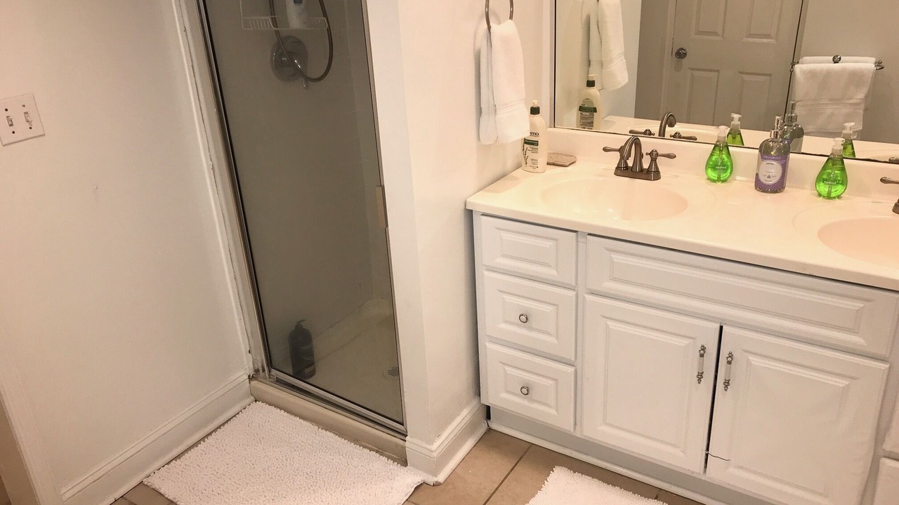 Photo of Bathroom in Cardozo