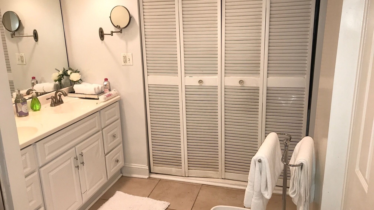 Photo of Bathroom in Cardozo