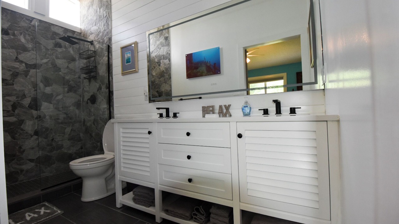 Photo of Bathroom in Marathon