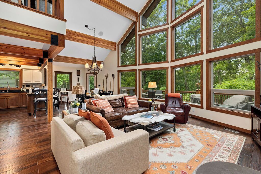 Photo of Livingroom in Nellysford