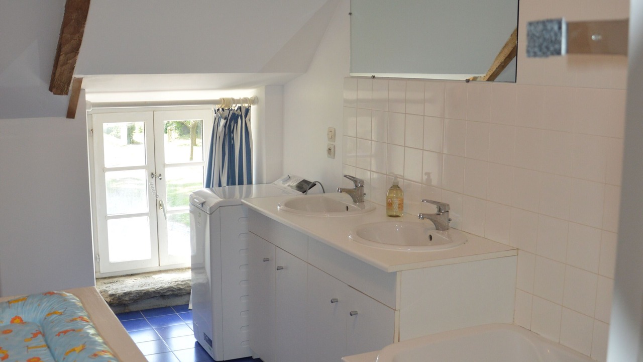 Photo of Bathroom in Plevenon