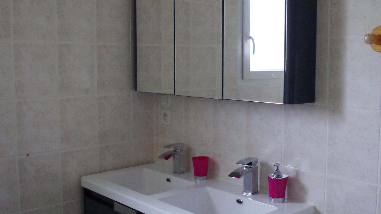 Photo of Bathroom in Treveneuc