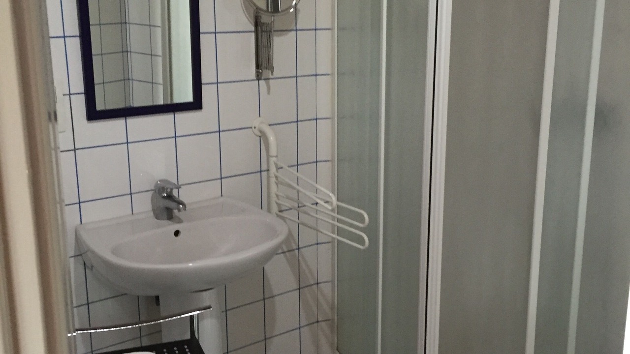 Photo of Bathroom in Treffiagat