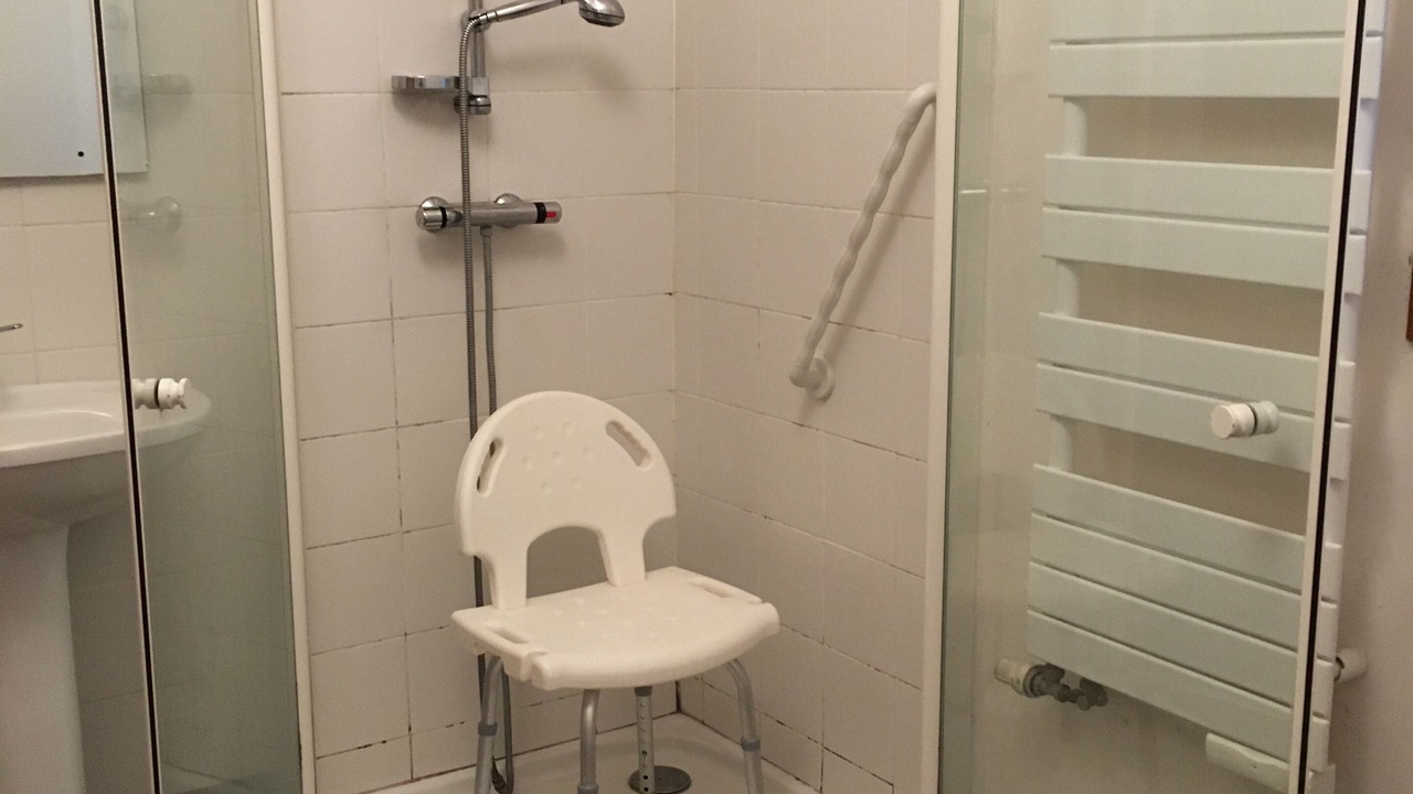 Photo of Bathroom in Tregastel