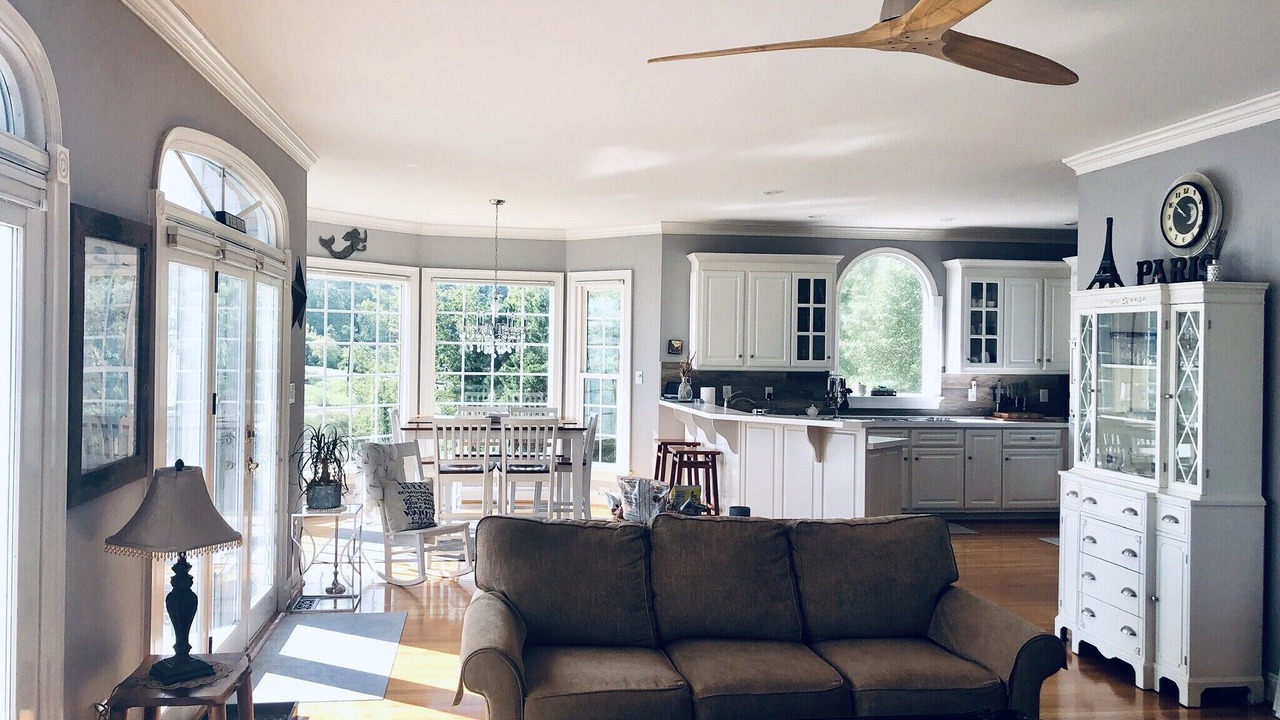 Photo of Livingroom in Surry