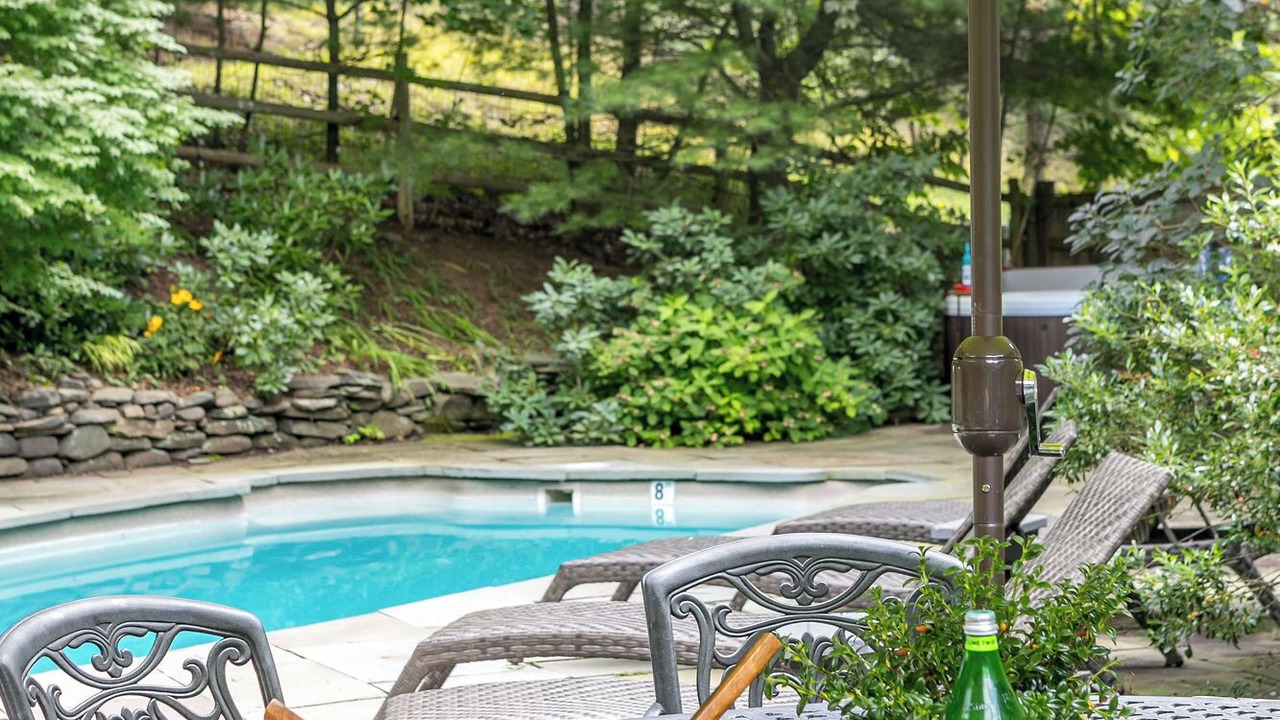 Photo of Outdoor in Lake Hill