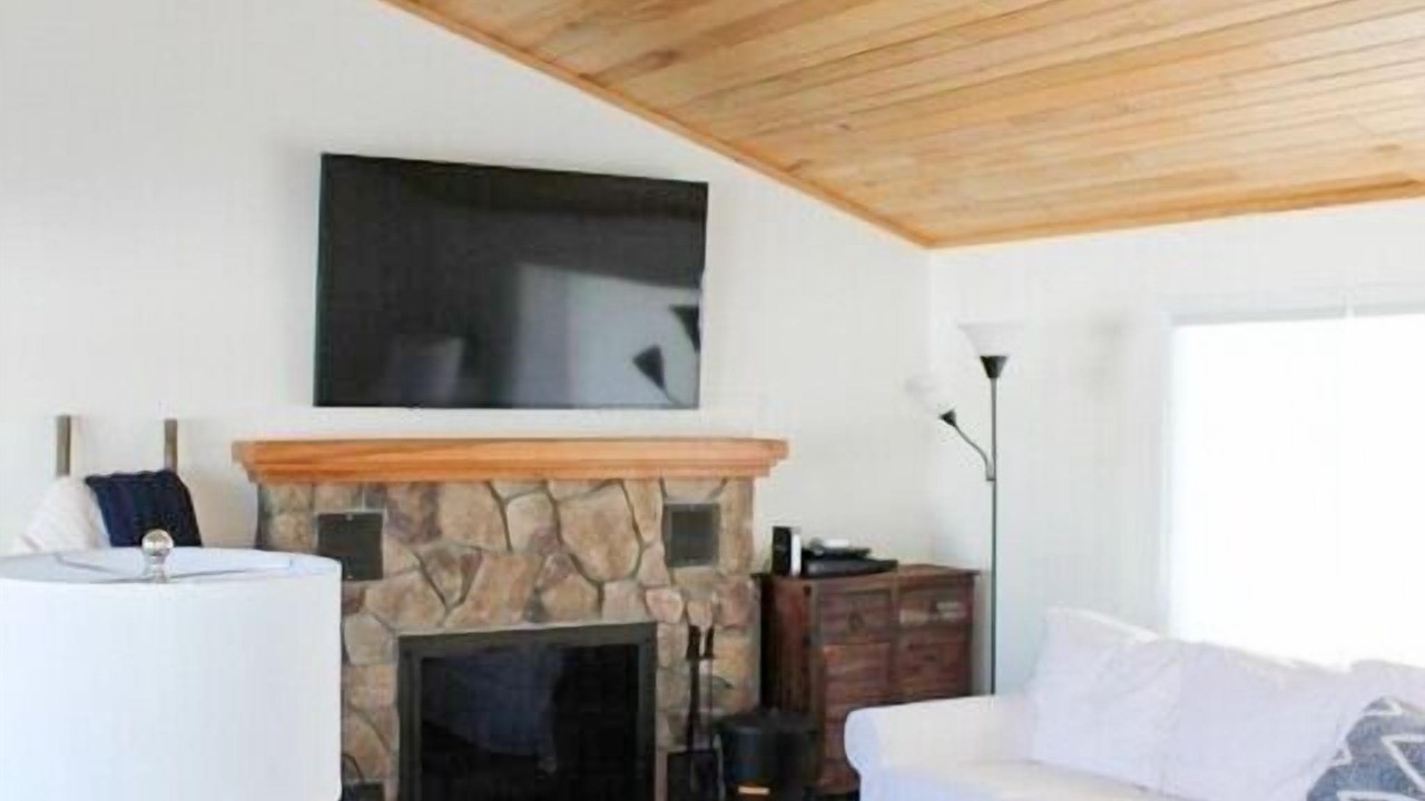 Photo of Livingroom in Clam River