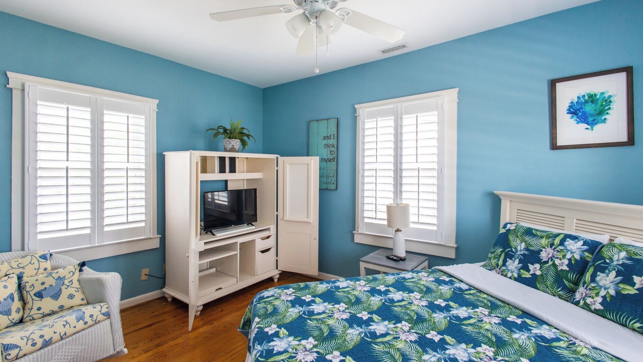 Photo of Bedroom in Willoughby Spit