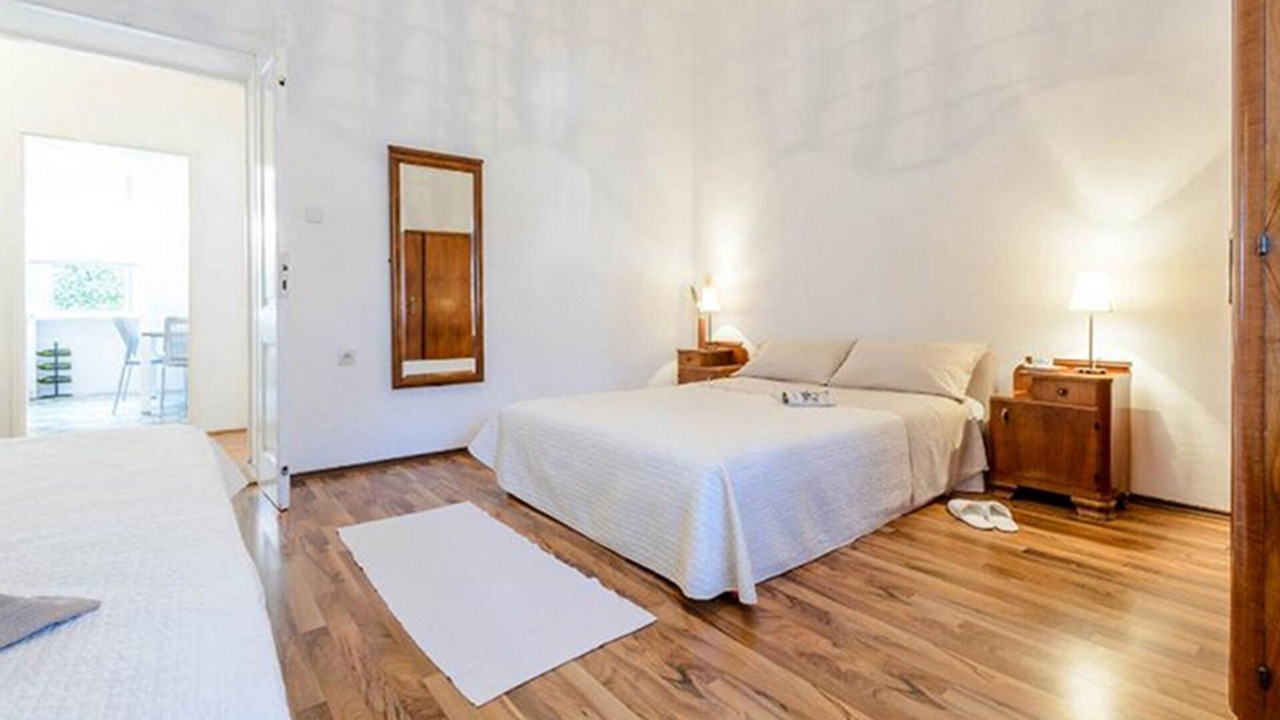 Photo of Bedroom in Pile