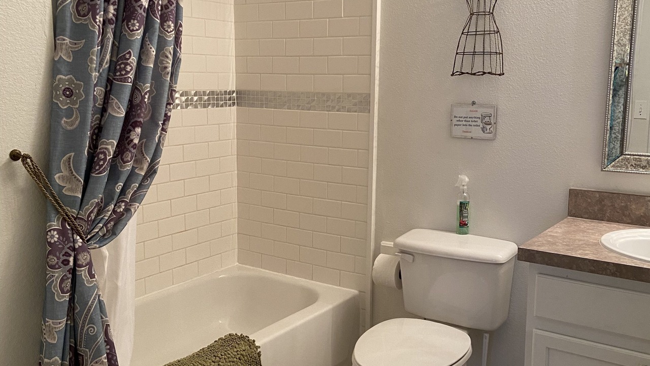 Photo of Bathroom in Bridgewater Crossing