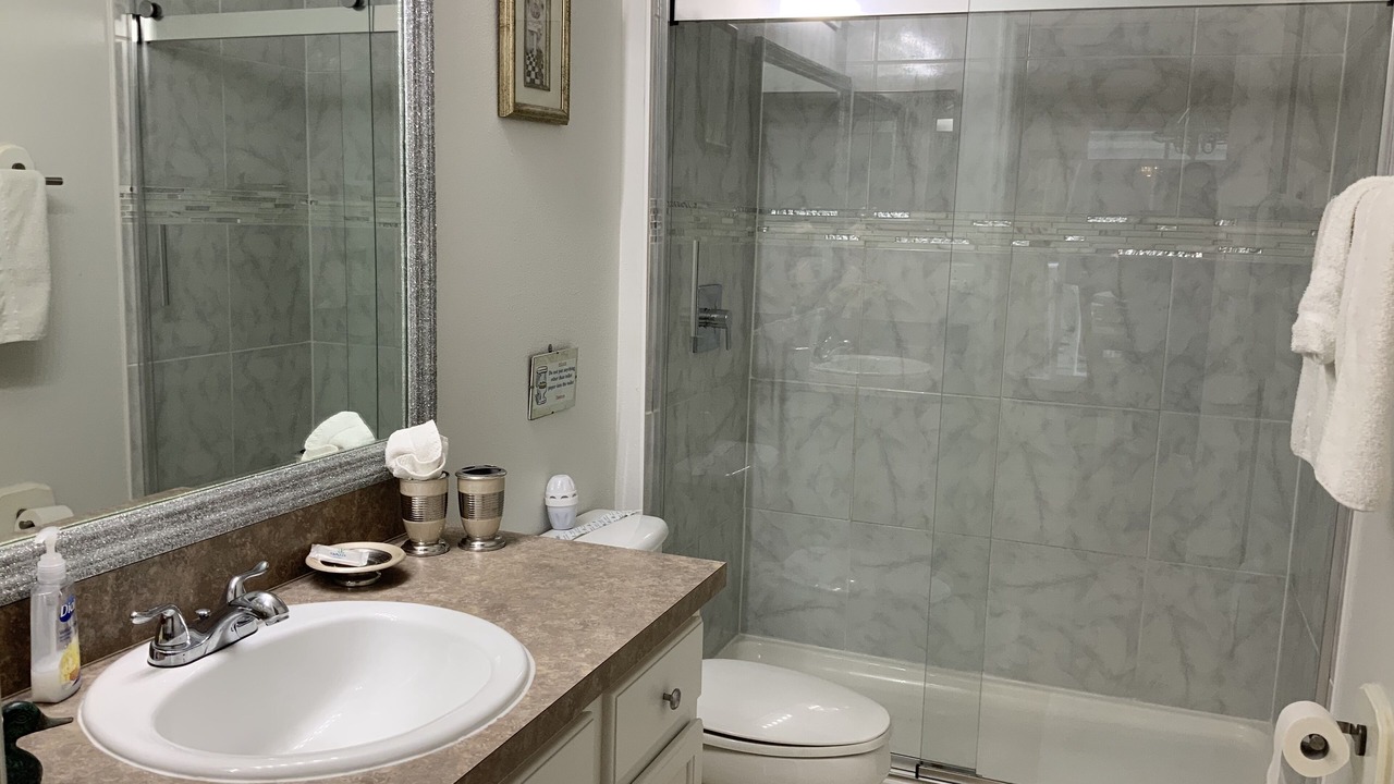 Photo of Bathroom in Bridgewater Crossing