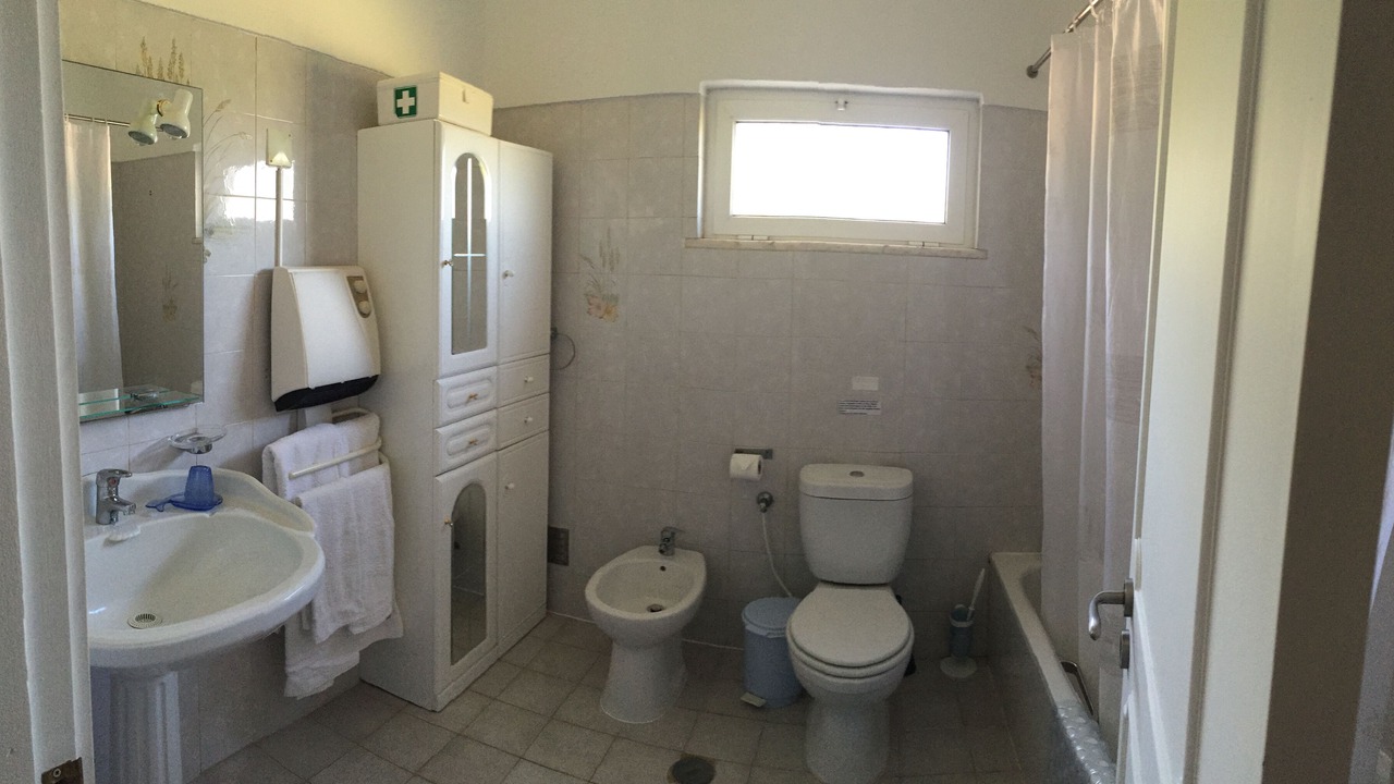 Photo of Bathroom in Alfeicao