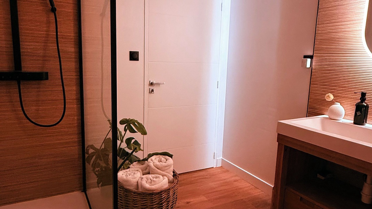 Photo of Bathroom in Ploudalmezeau