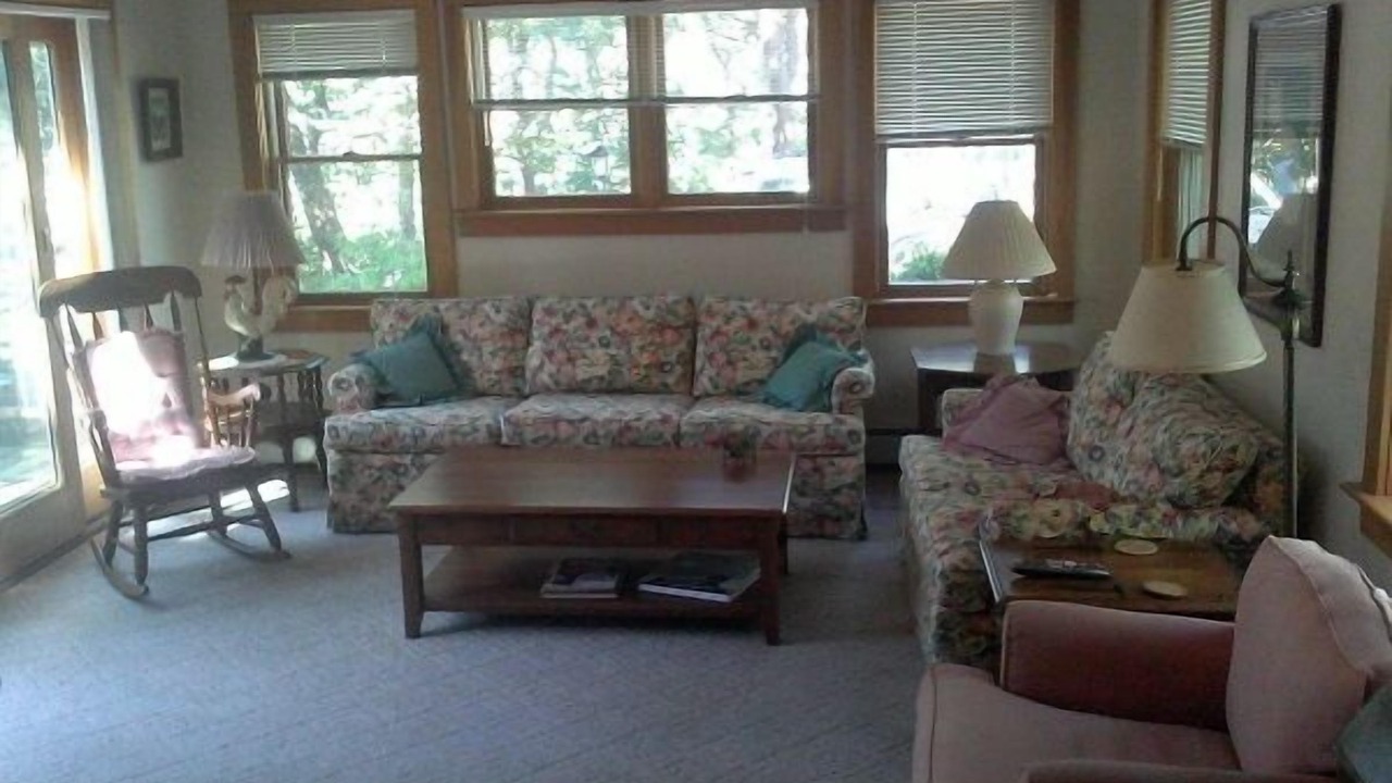 Photo of Livingroom in Indian Neck Heights
