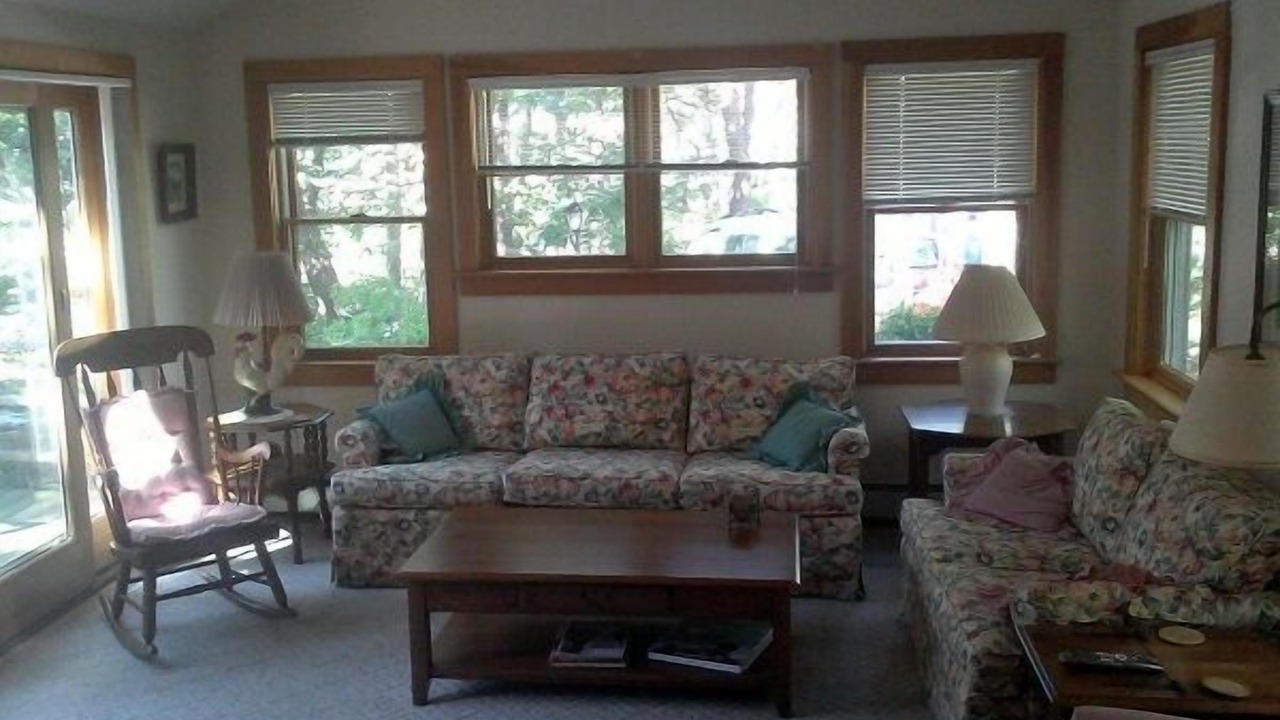 Photo of Livingroom in Indian Neck Heights