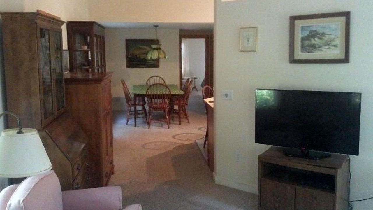 Photo of Livingroom in Indian Neck Heights