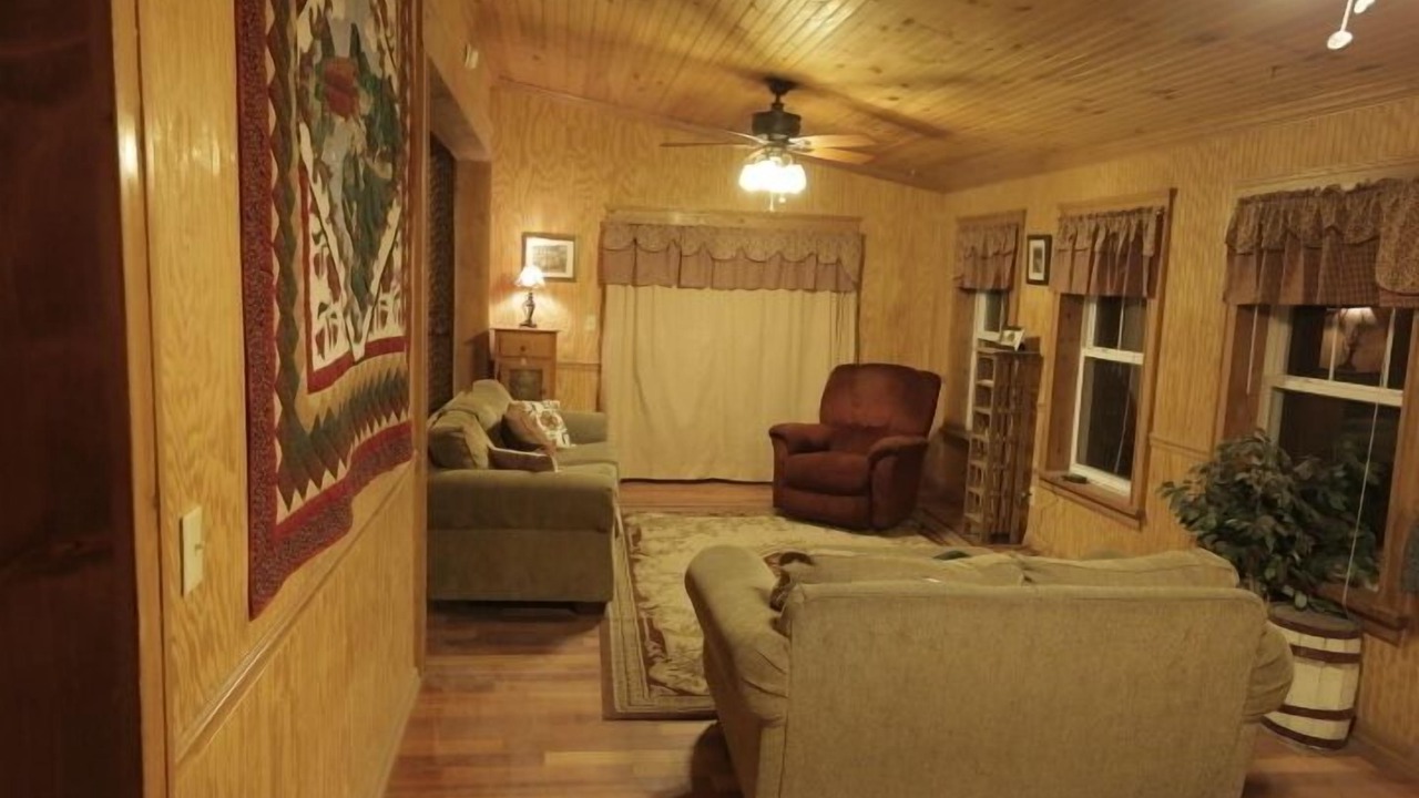 Photo of Livingroom in Town of Benton