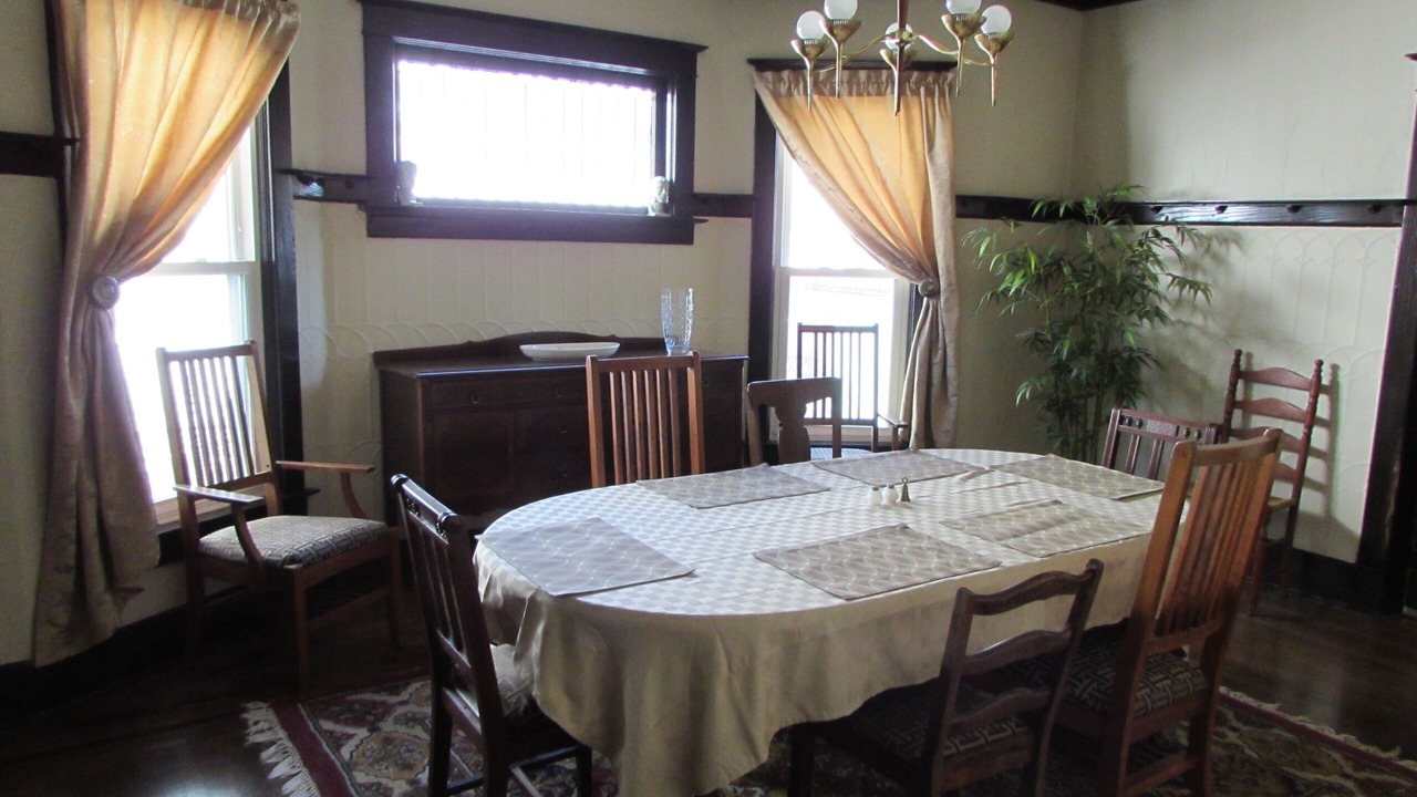 Photo of Livingroom in Downtown Niagara Falls