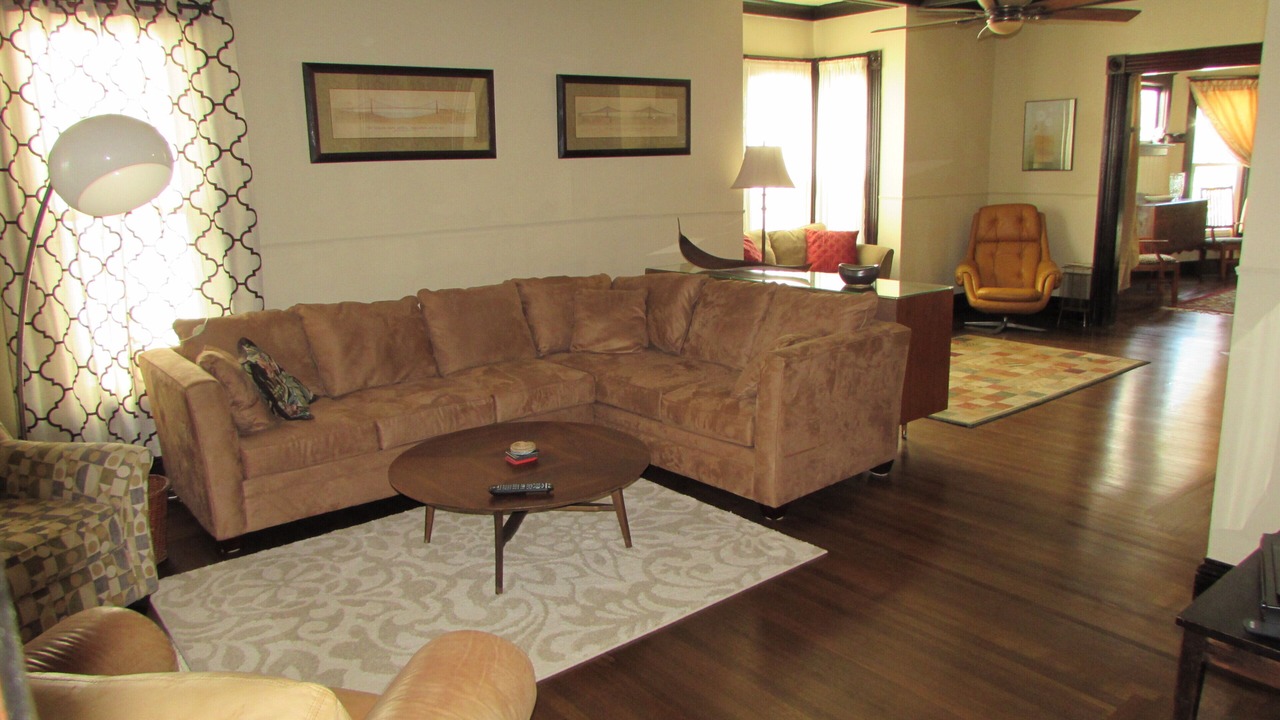 Photo of Livingroom in Downtown Niagara Falls