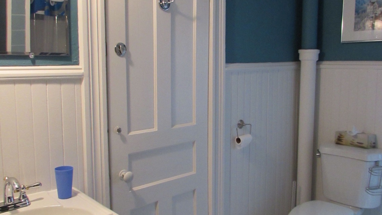 Photo of Bathroom in Downtown Niagara Falls