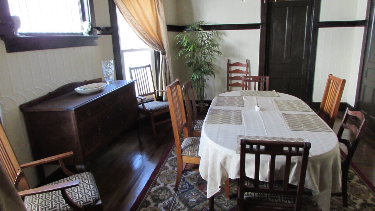 Photo of Livingroom in Downtown Niagara Falls