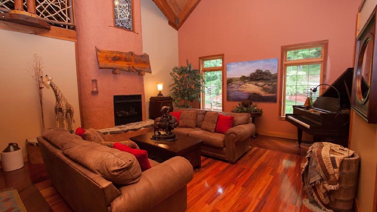 Photo of Livingroom in Helmsburg