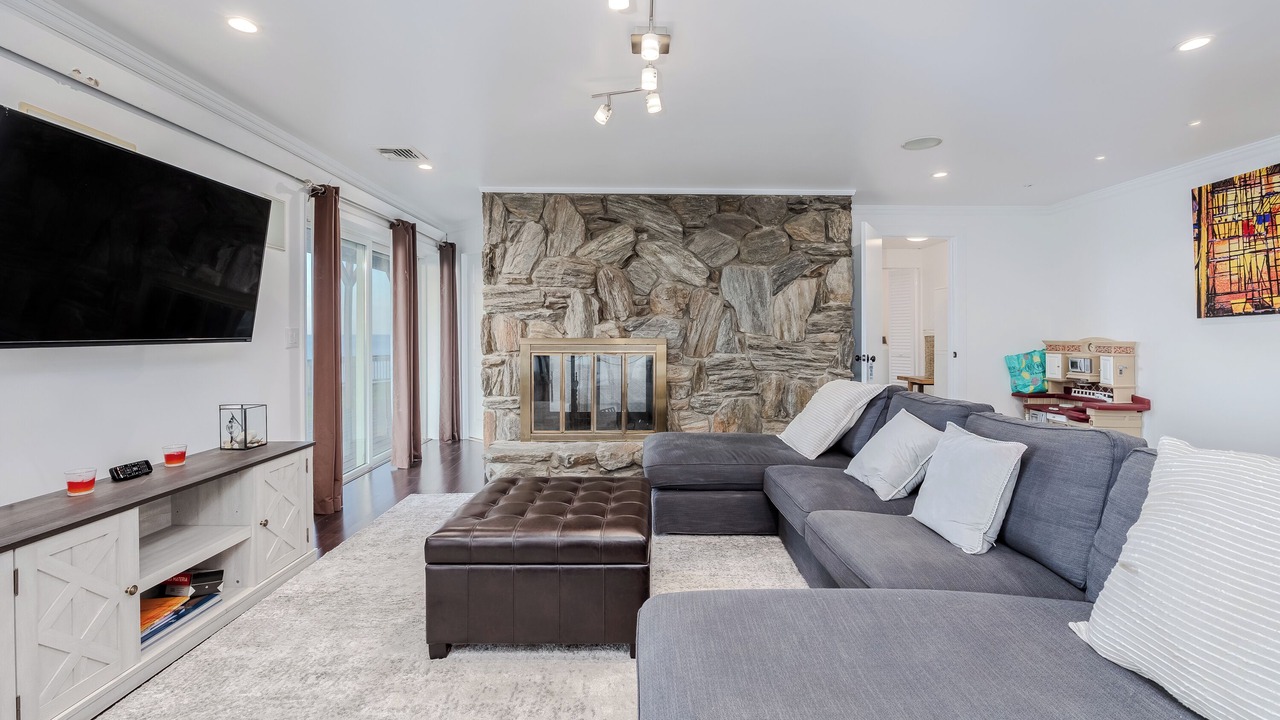 Photo of Livingroom in Sound Beach