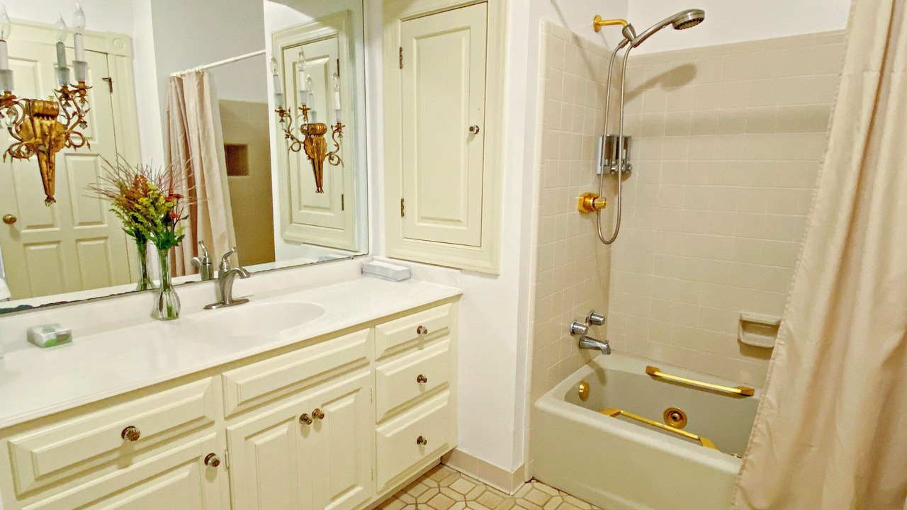Photo of Bathroom in Castleton