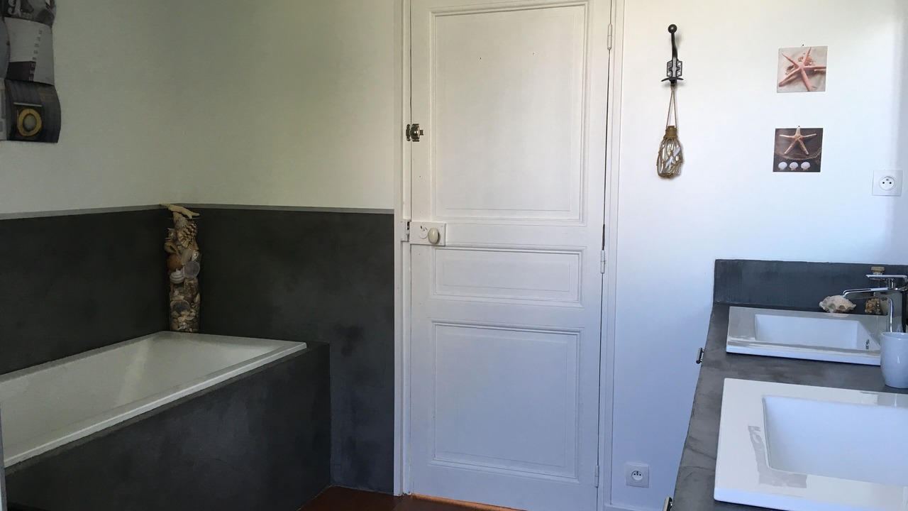 Photo of Bathroom in Lancieux