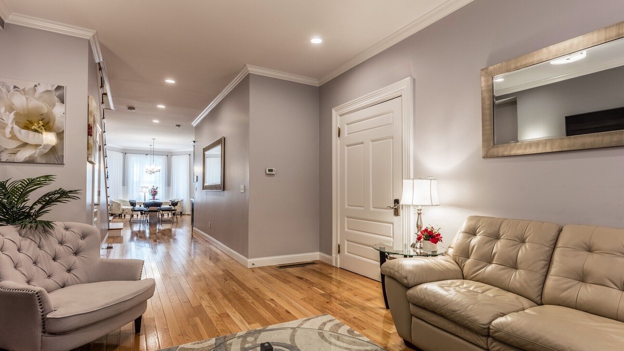 Photo of Livingroom in Longwood