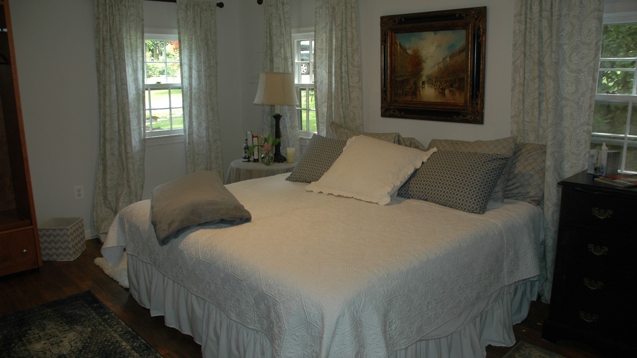 Photo of Bedroom in Middleburg