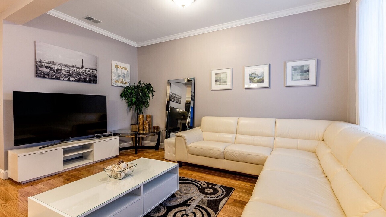 Photo of Livingroom in Longwood