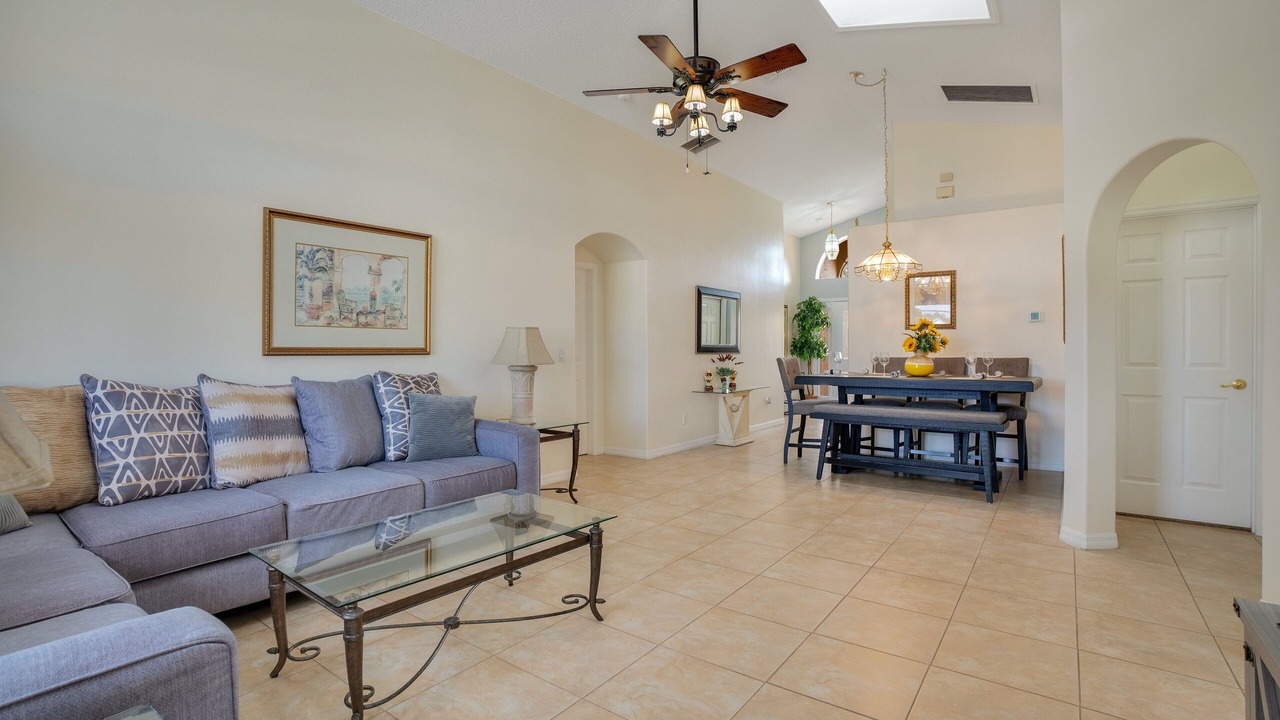 Photo of Livingroom in Windsor Palms