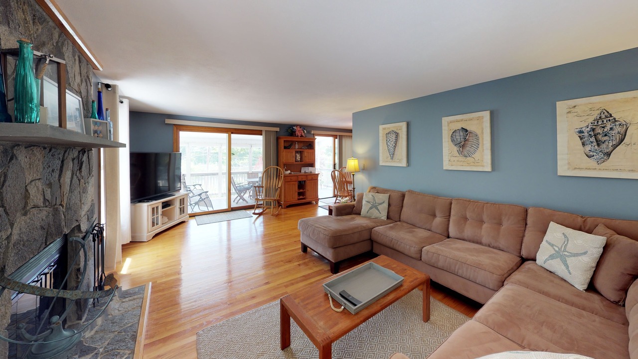 Photo of Livingroom in Gloucester