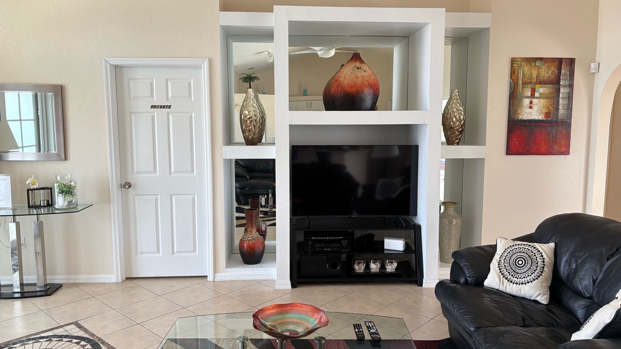 Photo of Livingroom in Caloosahatchee
