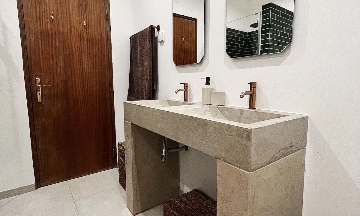 Photo of Bathroom in Faro