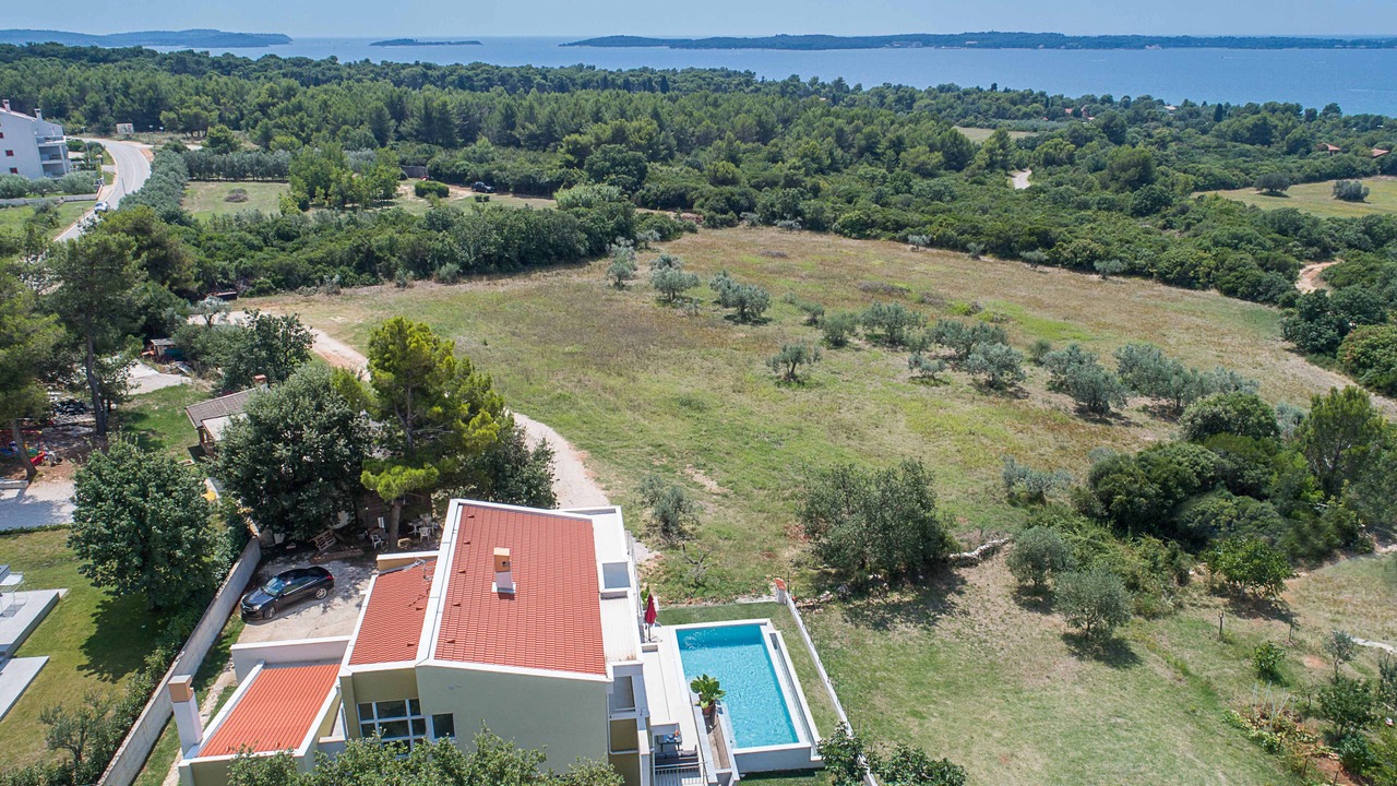 Photo of Outdoor in Peroj