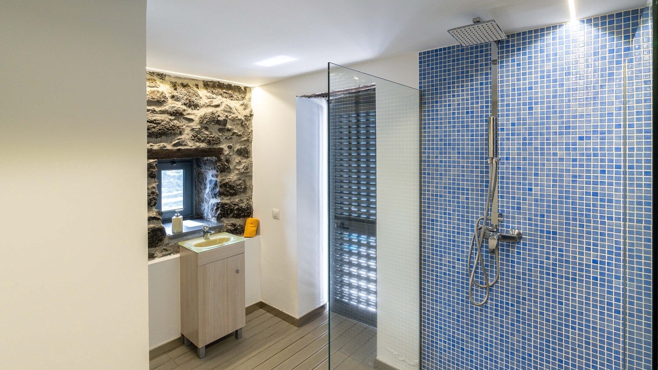 Photo of Bathroom in Calheta