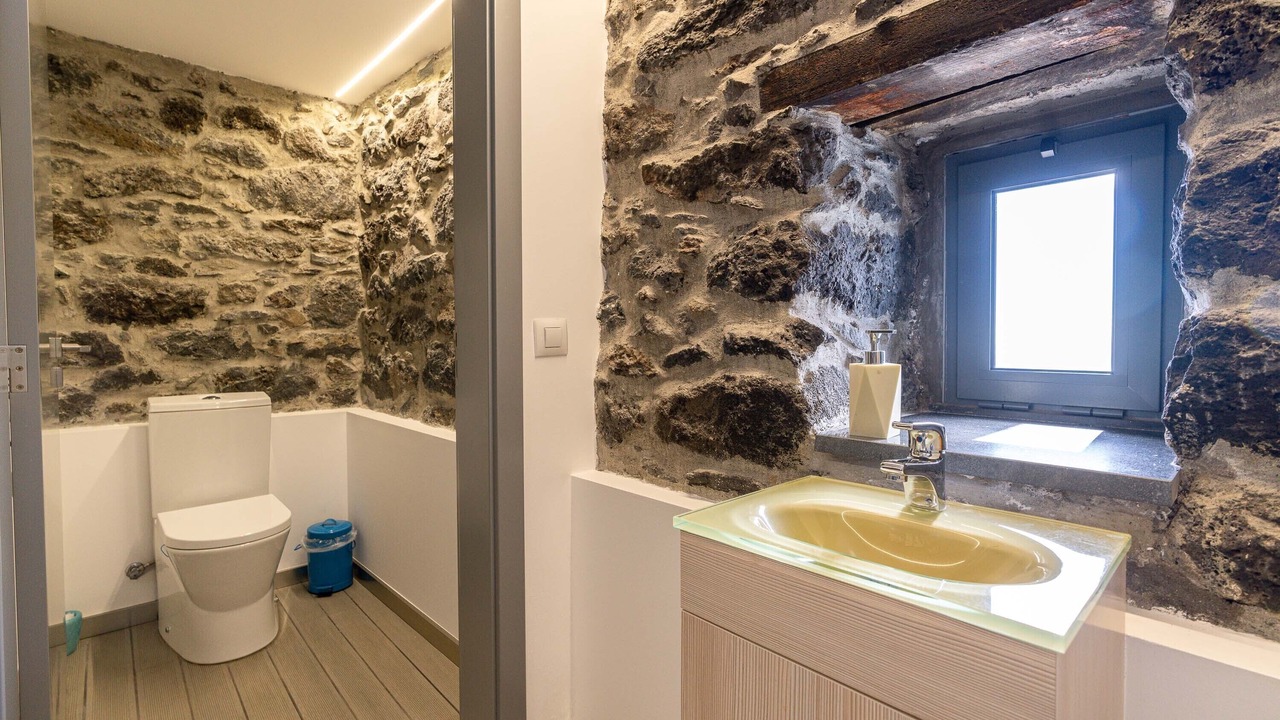 Photo of Bathroom in Calheta
