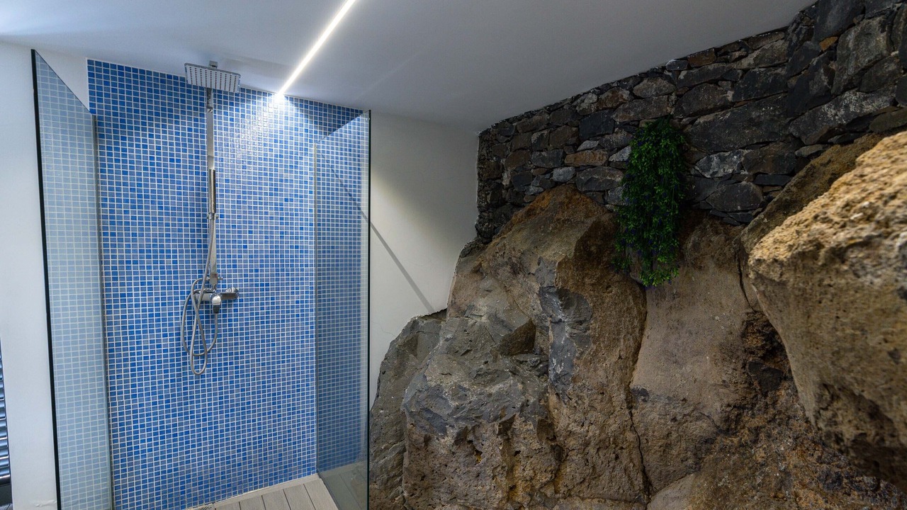 Photo of Bathroom in Calheta