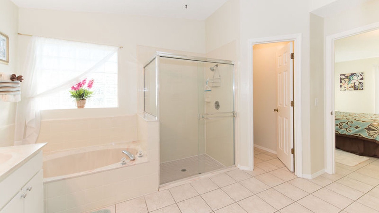 Photo of Bathroom in Windward Cay