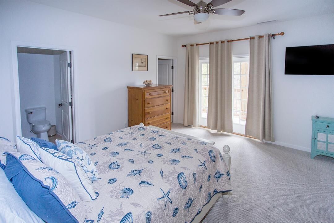 Photo of Bedroom in Piney Island