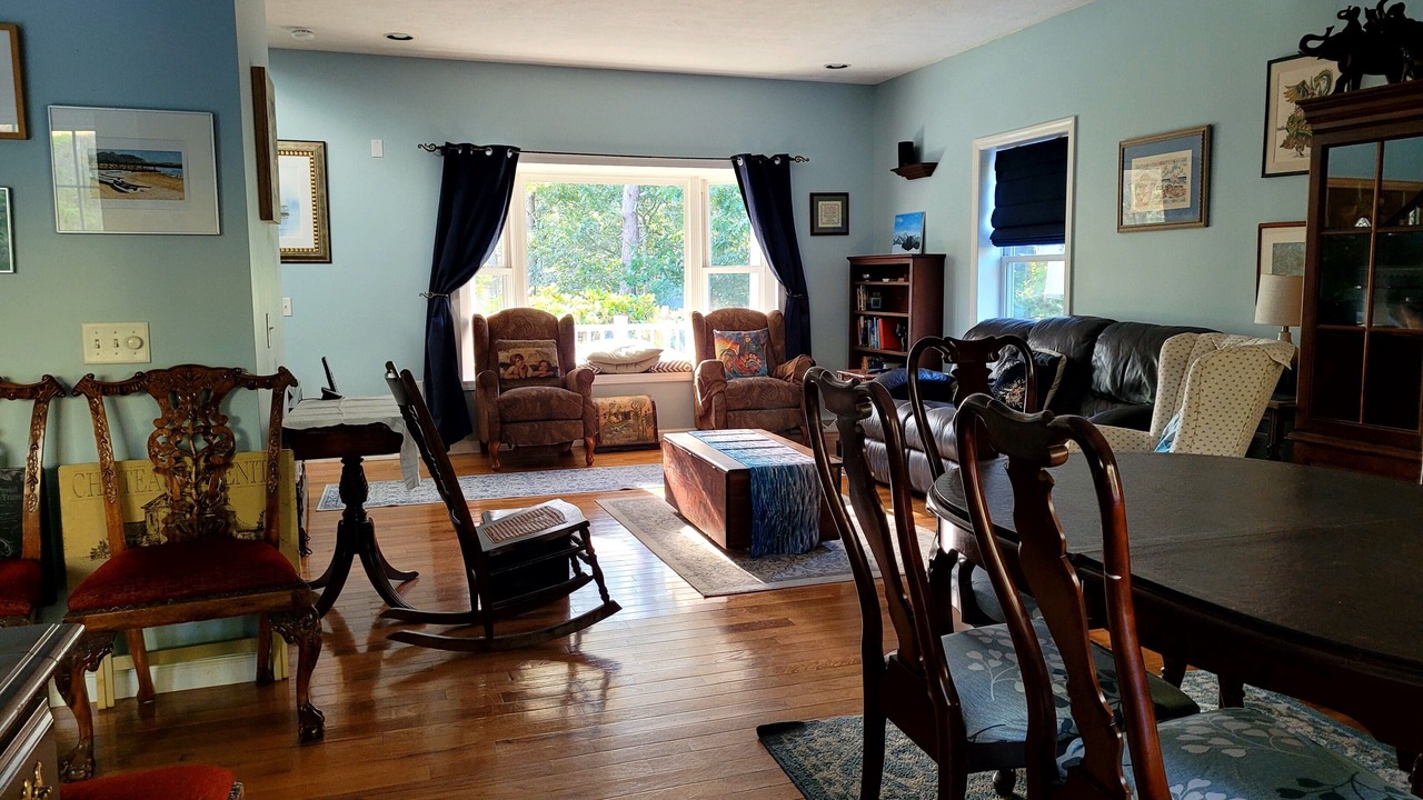 Photo of Livingroom in Truro