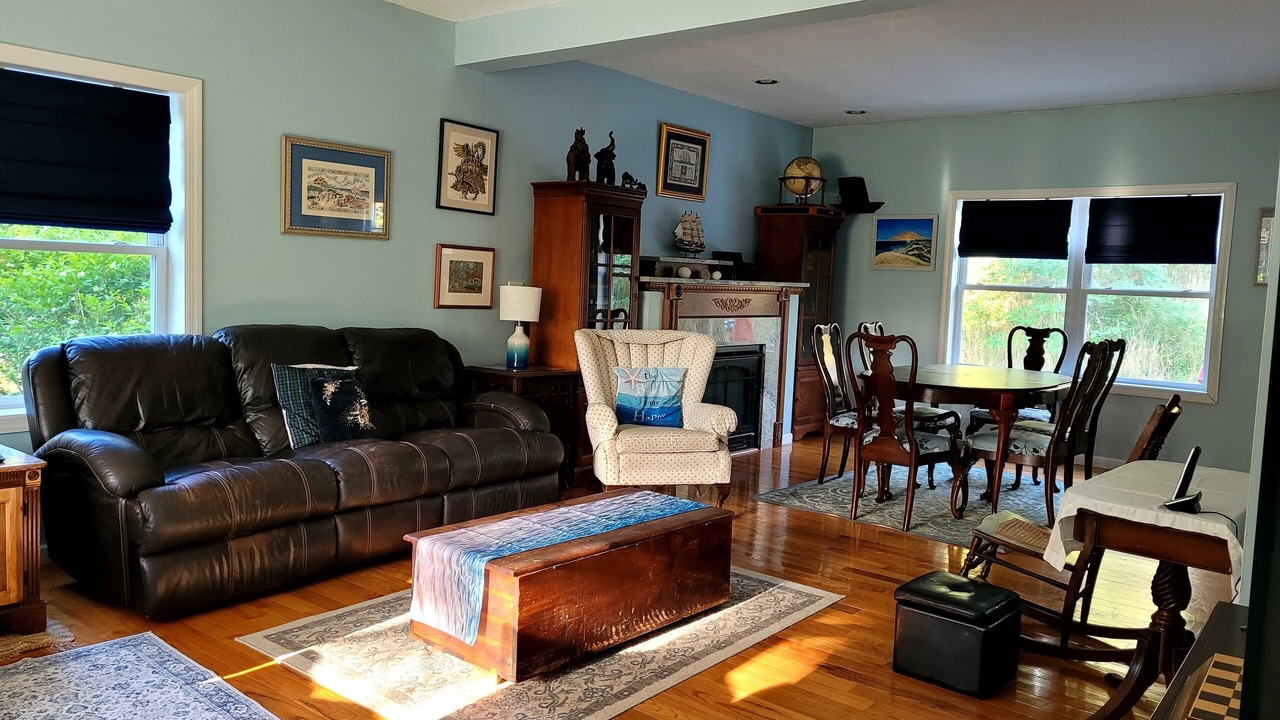 Photo of Livingroom in Truro